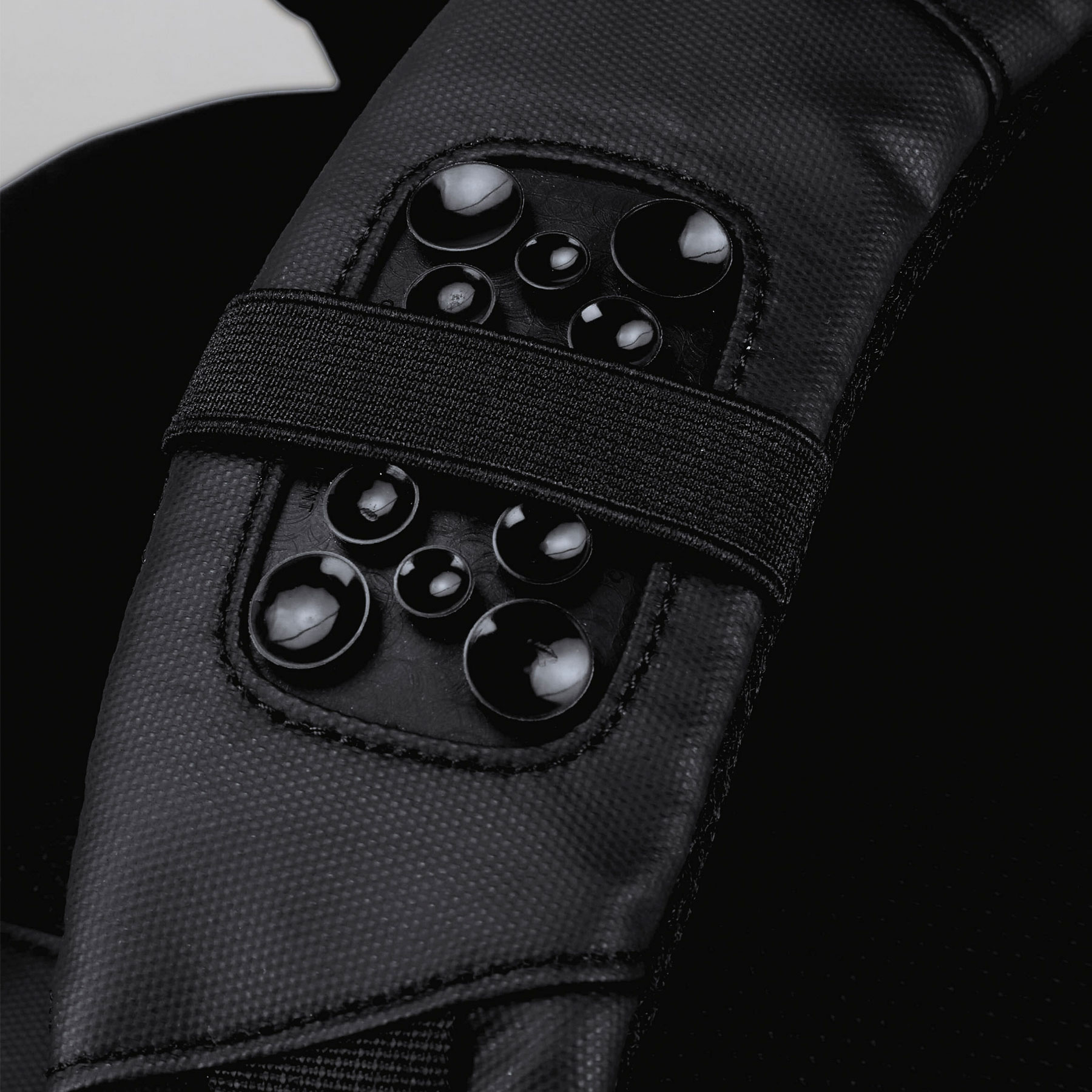 wired-compu-backpack-grey-melange_black-suction-cups Suction Cups